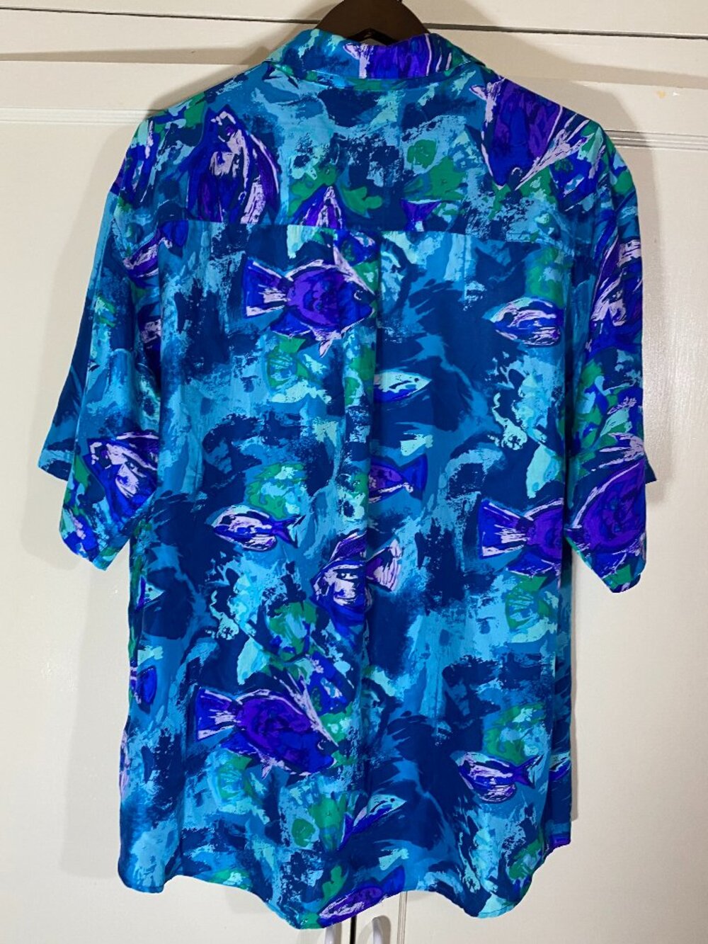 VINTAGE HILO HATTIE 100% Silk Hawaiian Fish Button-up Shirt Blue Purple Green, L - Picture 2 of 6